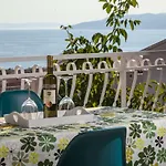 Apartments Makarska * מאקרסקה